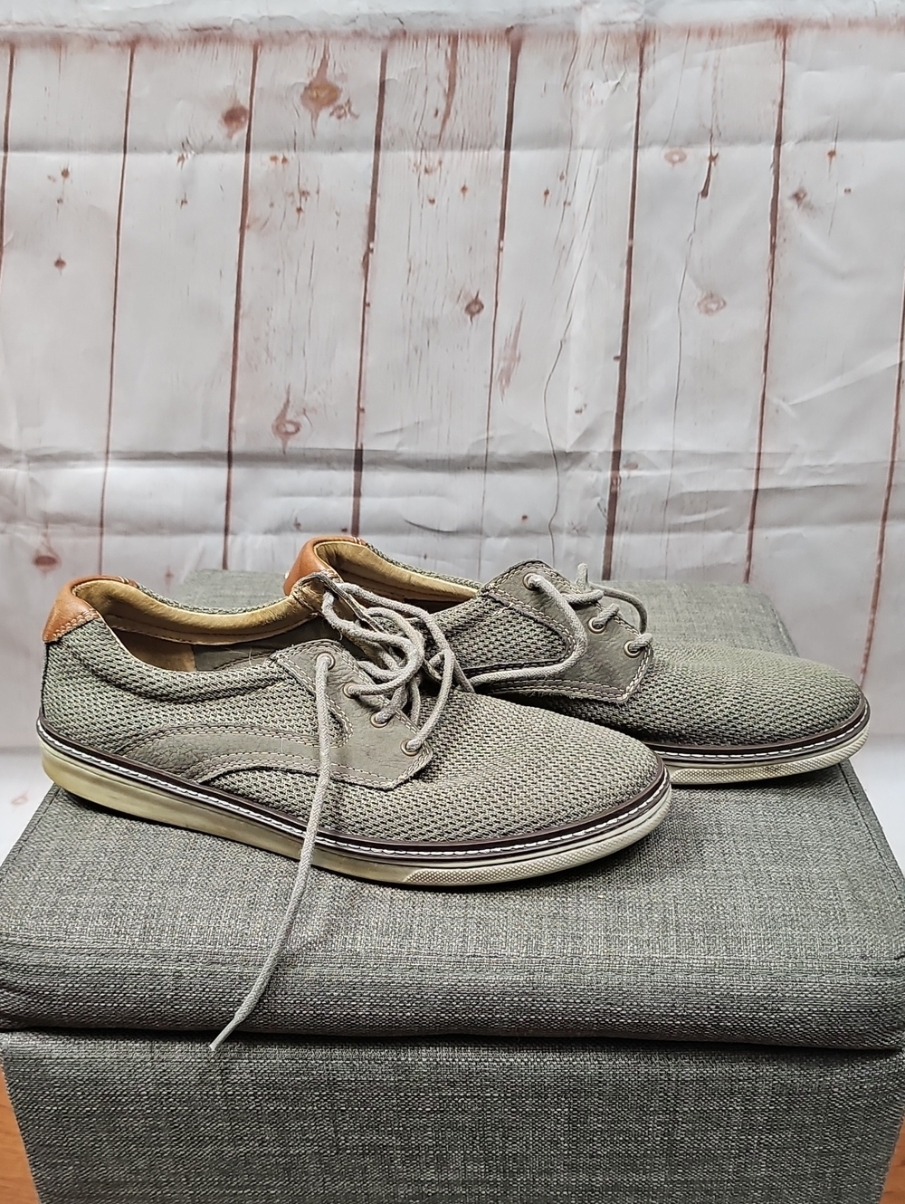 Men's Casual Lace-Up Canvas Shoes in Light Gray